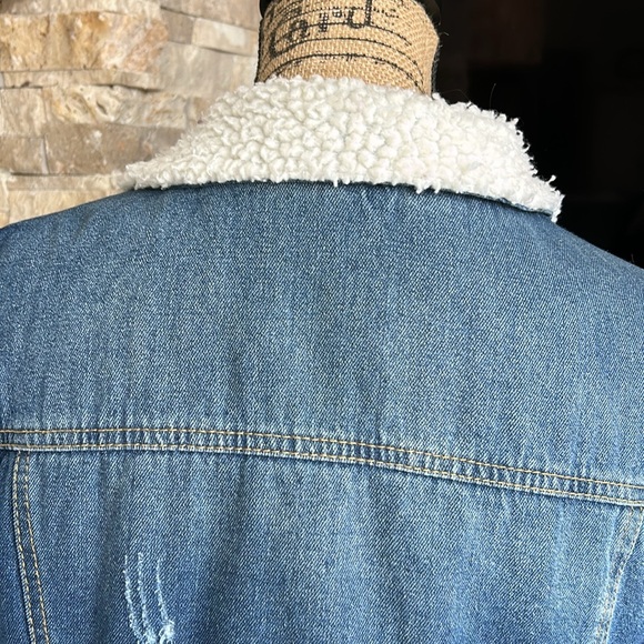 Ashley Vintage Charm sherpa lined distressed blue jean button close jacket - Picture 10 of 16